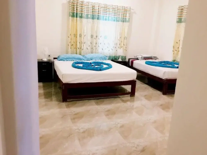 Standard Triple room