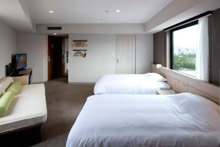 Corner Upper Twin room