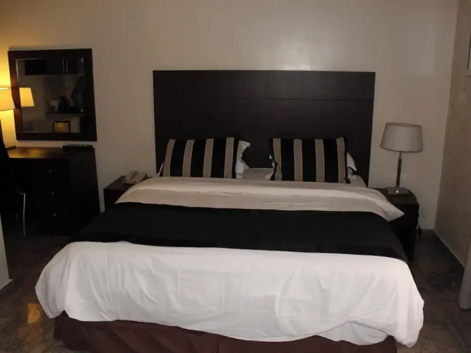 Broadfields Hotel
