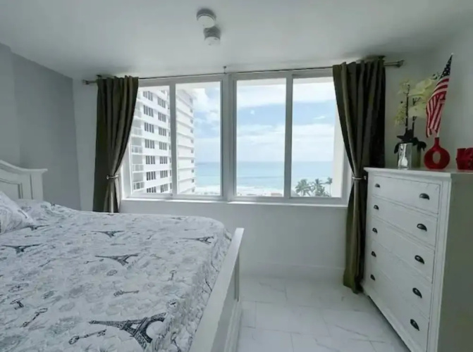 Beachfront Studio Pool Gym & Ping Pong