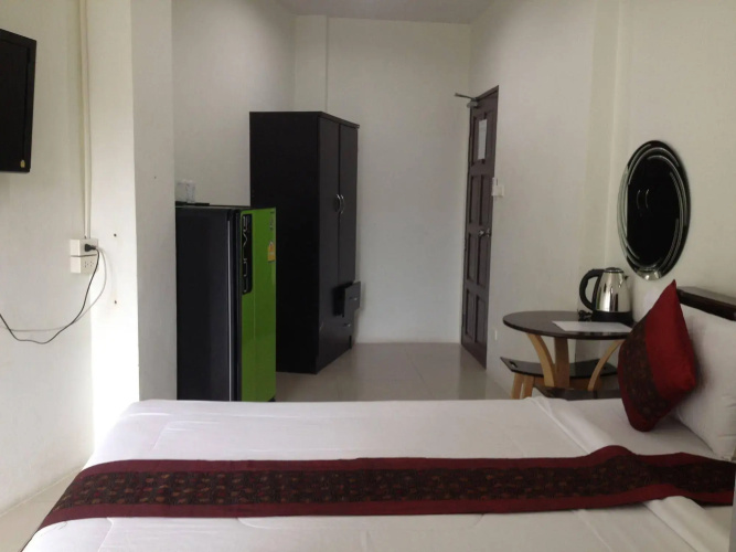 Beehive Magenta Patong Hostel