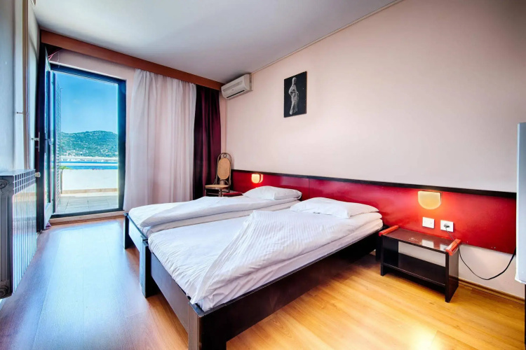 Hotel Issa