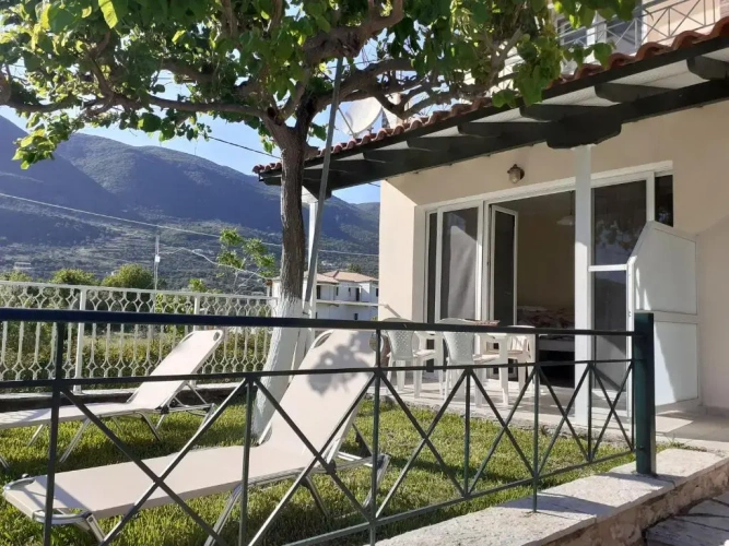 Standard Quadruple room with garden view
