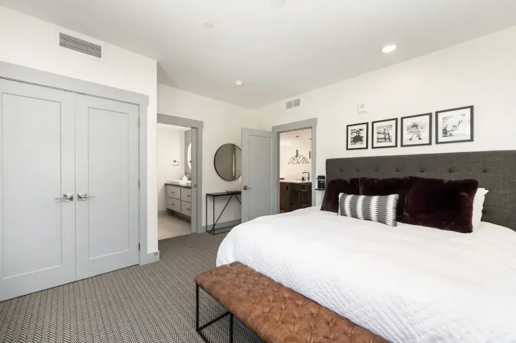 Timber Fox 1208 3 Bedroom Apts by RedAwning