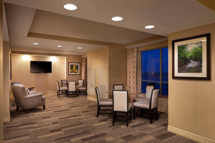 Quadruple Club Suite with river view