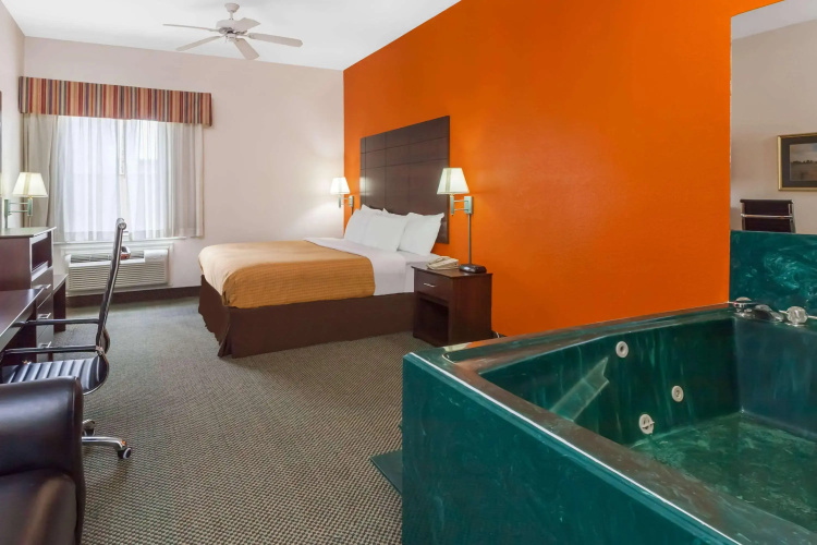 Studio 6 Suites – Pasadena, TX