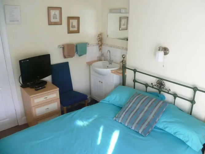 Hollybush Guest House