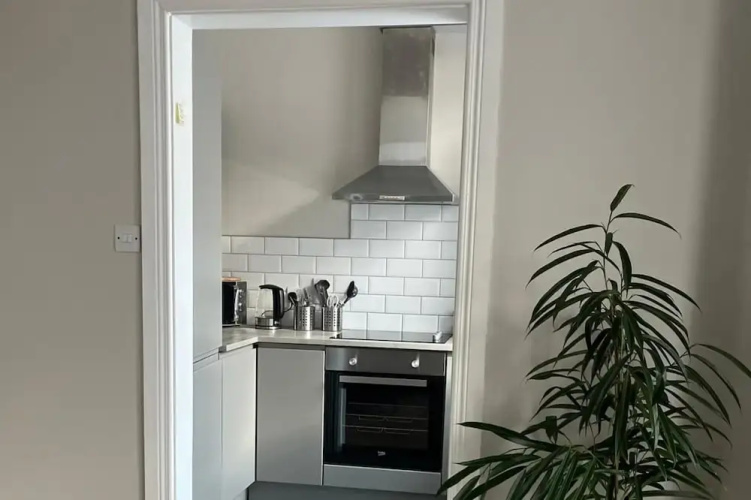 3-bed Central Apartment - Sleeps 5 & Pets Ok