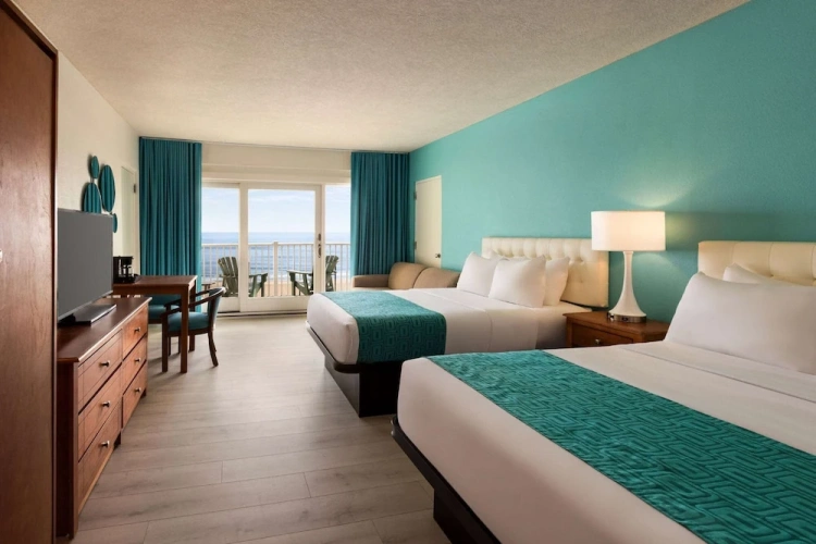 Premier Quadruple room with balcony and oceanfront