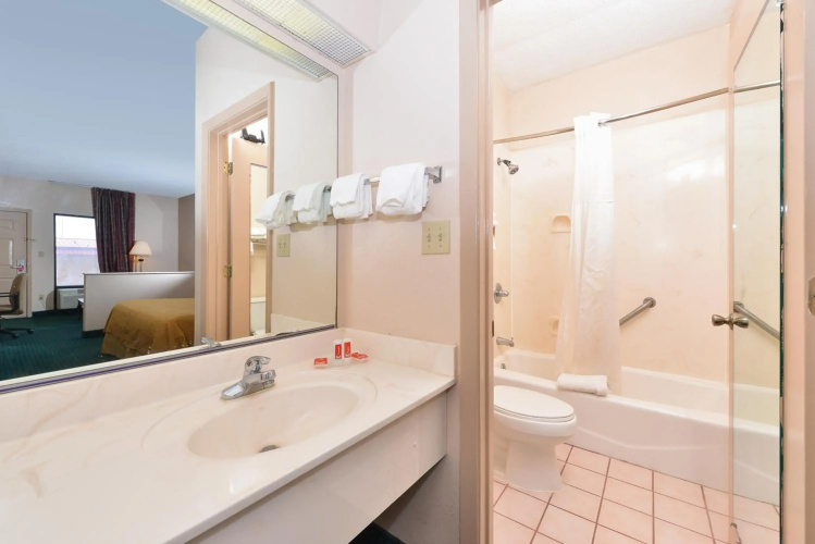 Econo Lodge Canton I-55