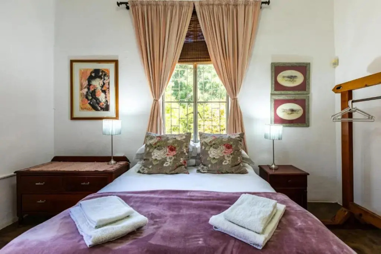HH 820 Accomodation