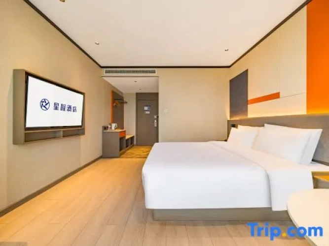 Standard Double room with street view