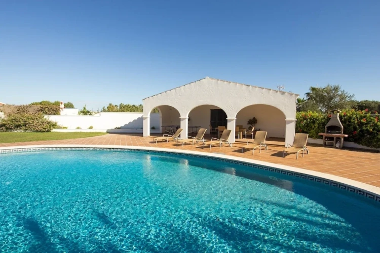 4 Bedrooms Cottage