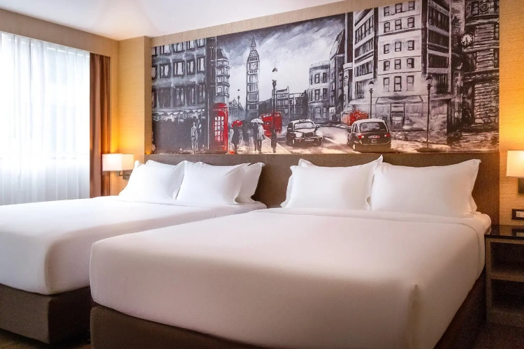 Deluxe Premier Quadruple room with city view