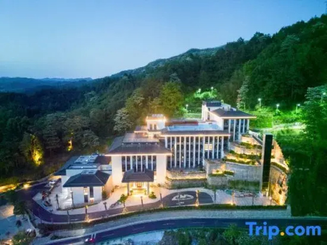 Moonlight Inn Resort Hotel