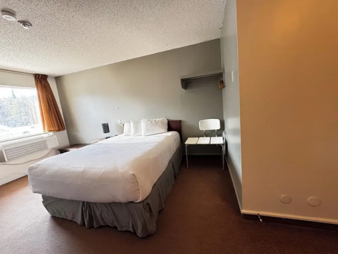 Zero-100 Motor Inn