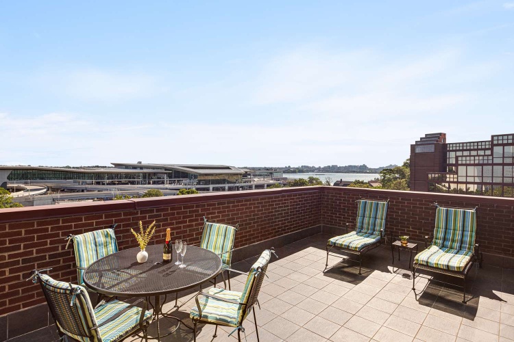 Laguardia Plaza Hotel photo 31
