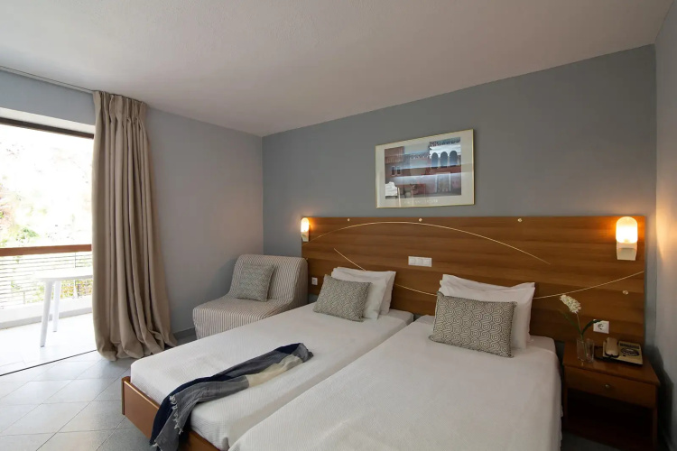 Dionysos Hotel & Suites