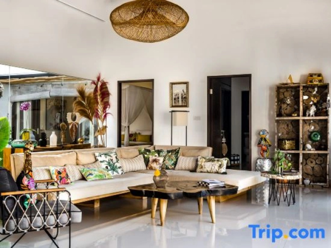 Jami 4BR PoolVilla, a Serenity Steps from theBeach