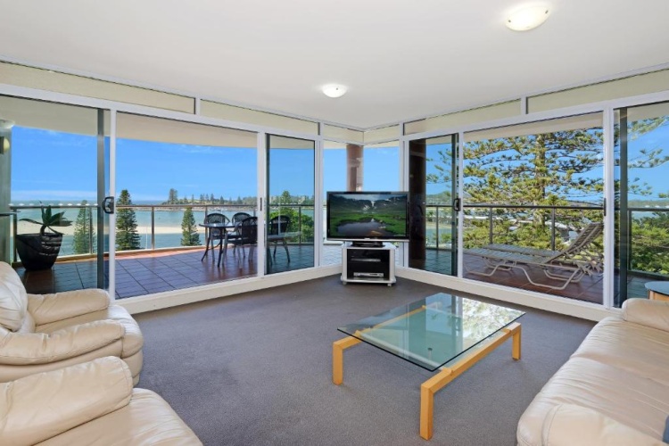 3 Bedrooms Apartment