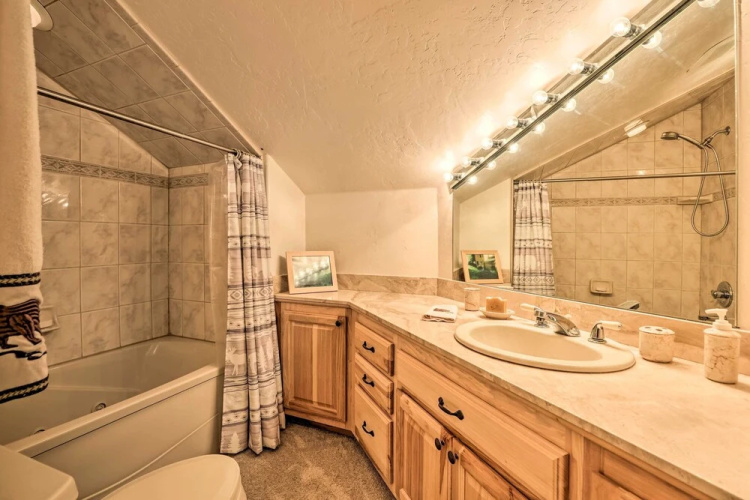 Alpine Escape w/ Mtn Views in Blue River!