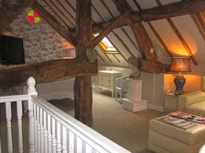 Wollaston Lodge