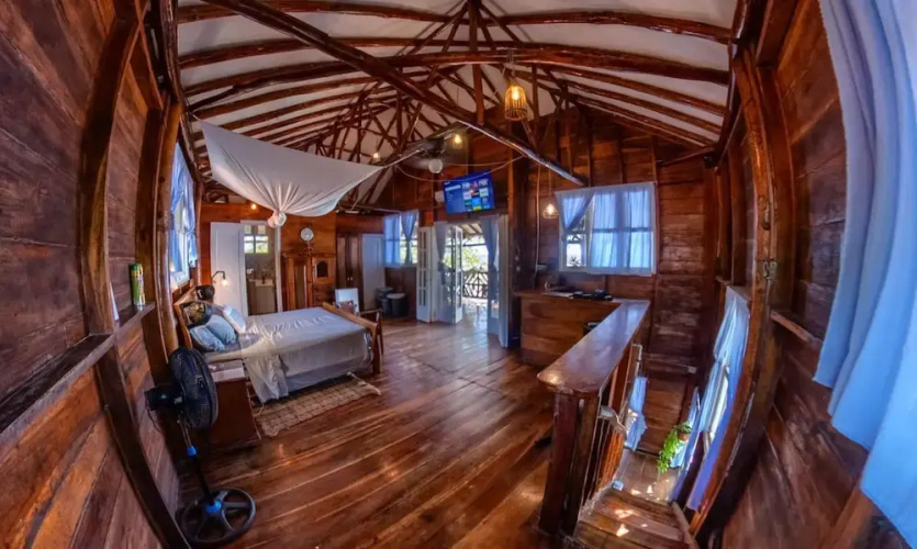 Balcony Bedroom Suite w Romantic Sunsets - AC - Pool