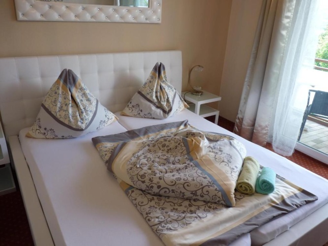 Standard Double room with balcony and with lake view