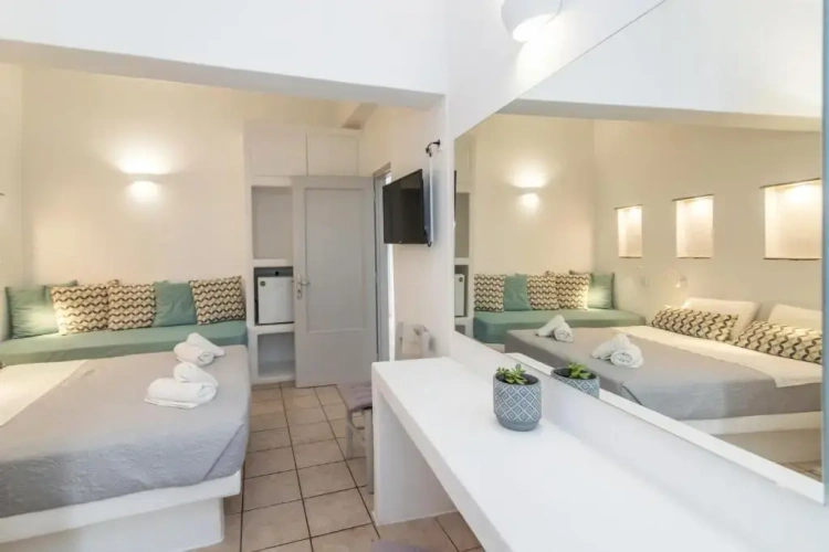Standard Triple room