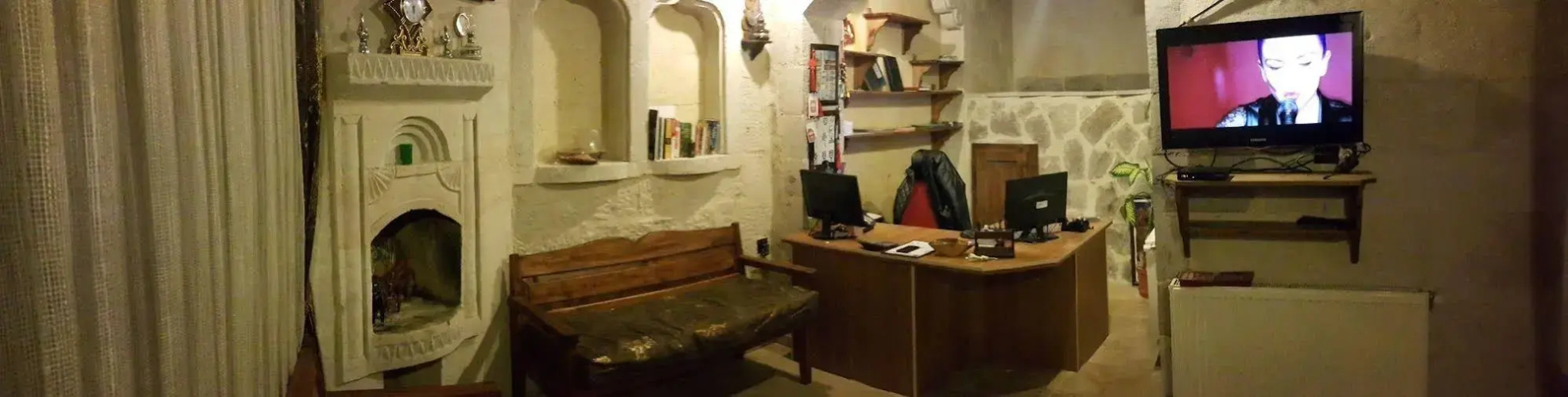 Explorer Cave Hotel