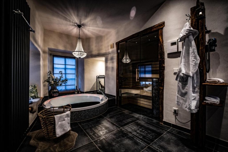 1 Bedroom Suite