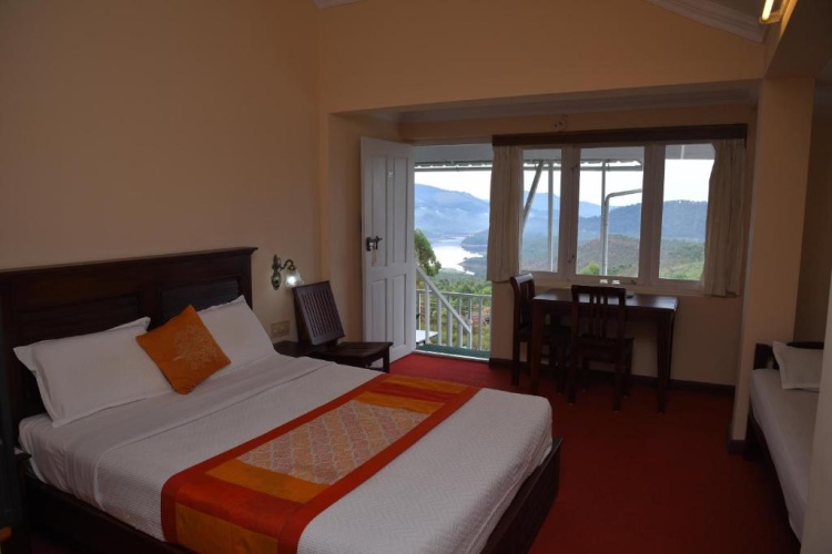 Standard Triple room with lake view