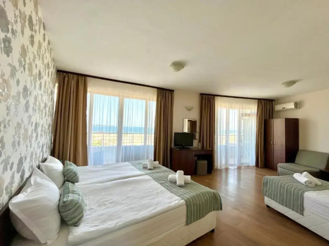 802, spacy apm with sea view.