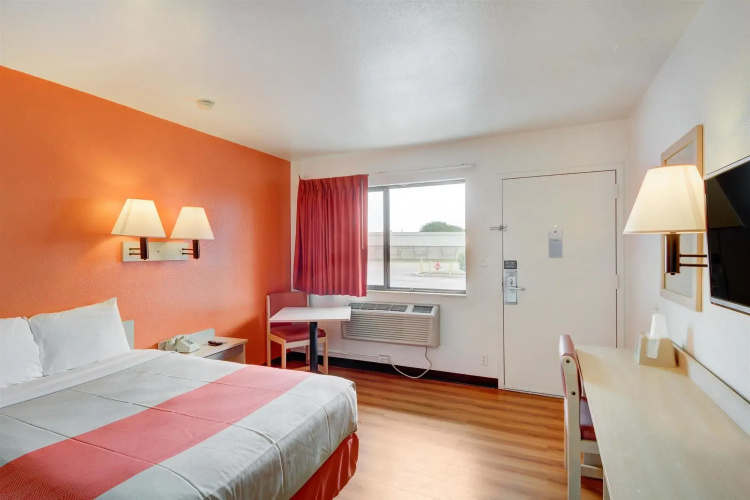 Motel 6 Wichita, KS