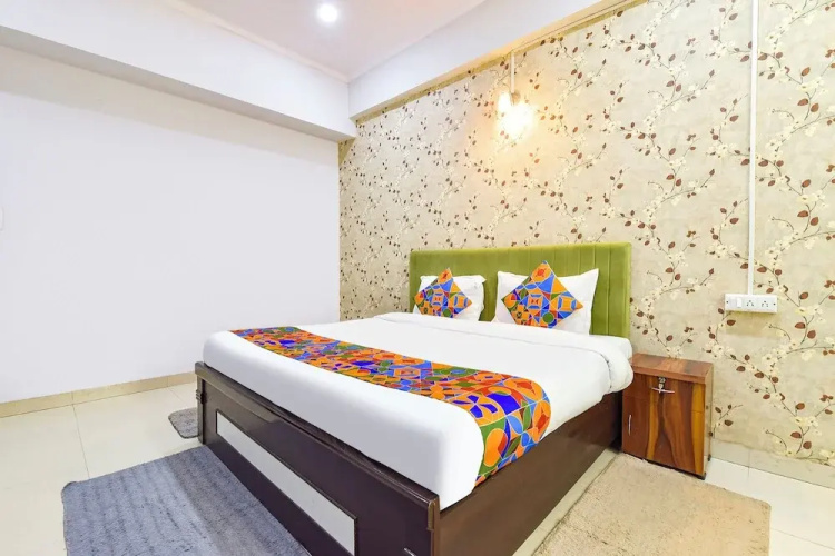 Fabhotel The Nine