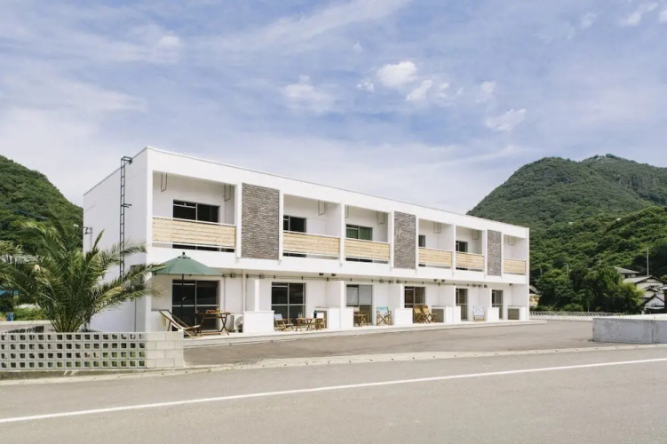 Ariake Palm Tree House by Toma Rutto