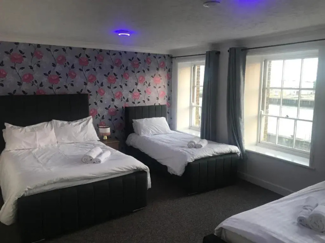 Entire Flat with River View 1E