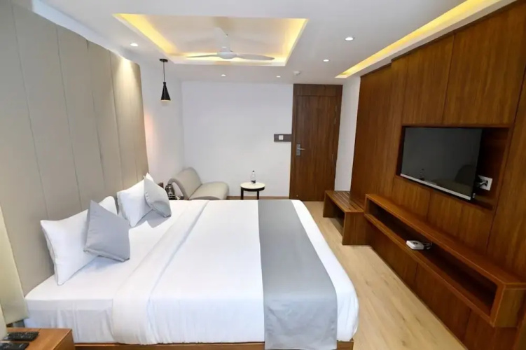 Carry Plus Hotel