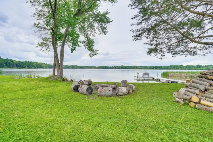 Snowmobile Trail On-site: Lakefront Mound Apt!