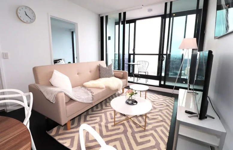 Stunning Apt with Infinity Pool & Gym