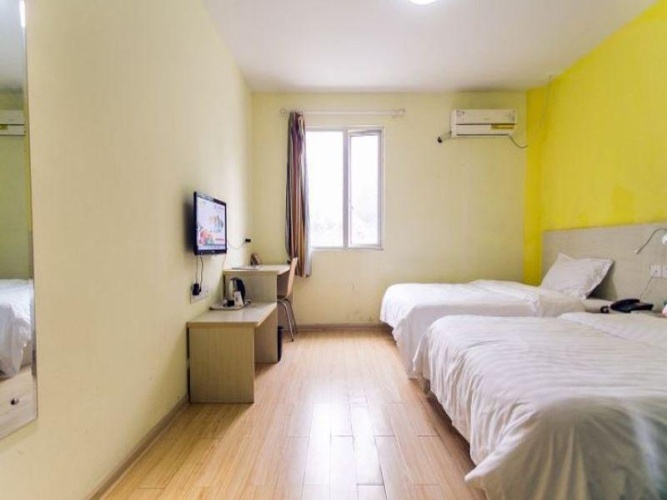 Standard Twin room with city view