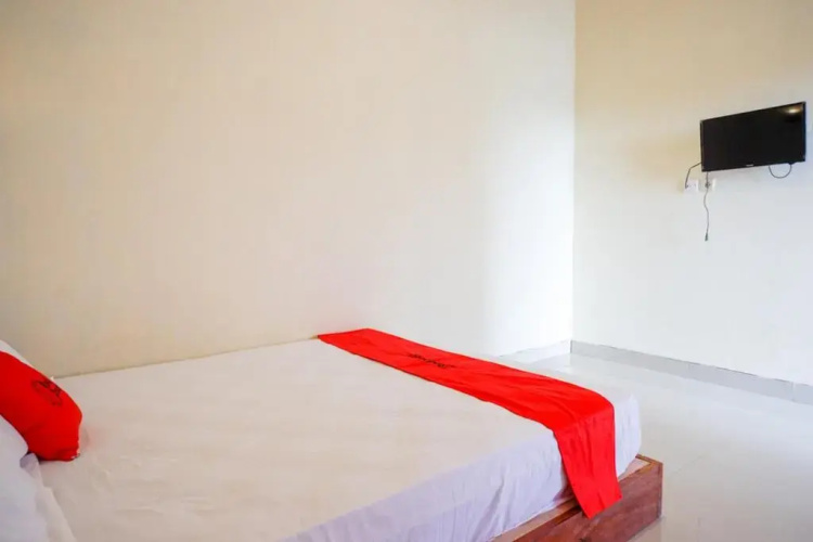 RedDoorz near Candi Cetho Karanganyar