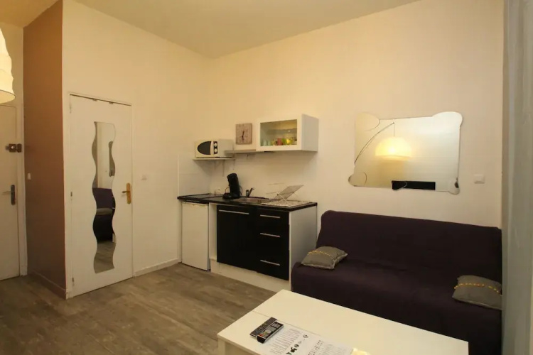 Studio avec cour extérieure
