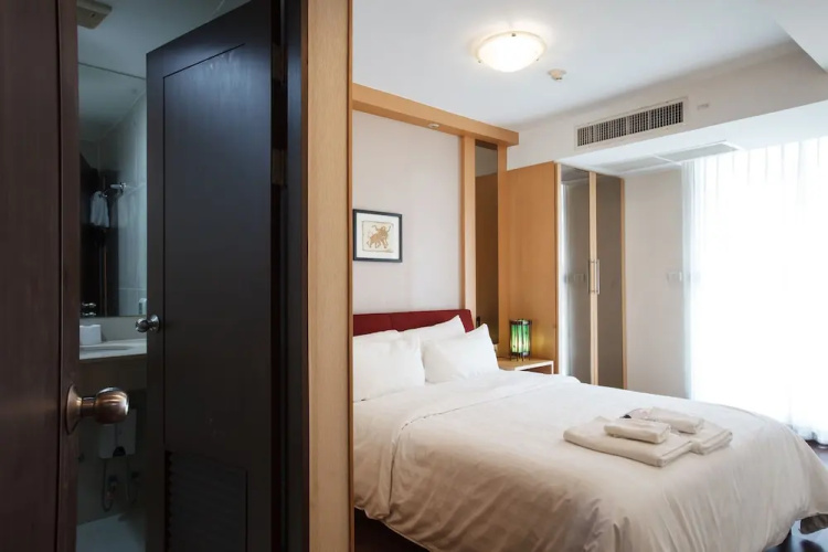 3A - 2 Bedroom Downtown Apartment With Shared Pool