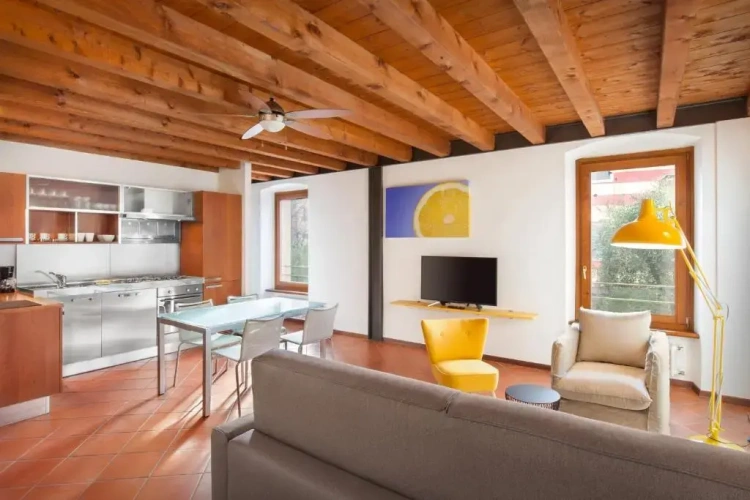 2 Bedrooms Apartment