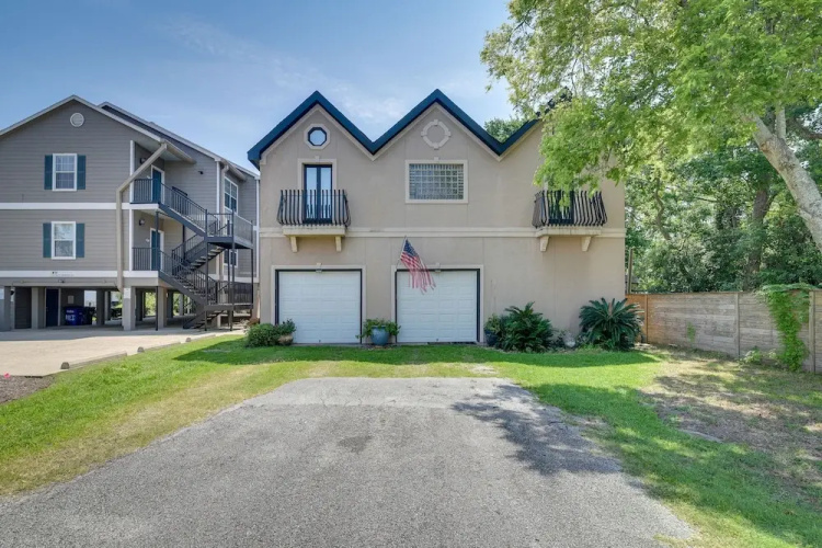 Texas Escape w/ Private Pool, Grill & Balconies!