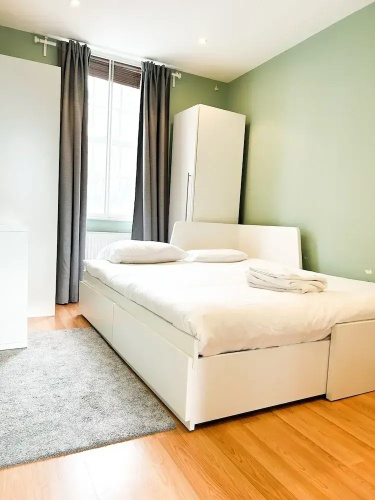 Hammersmith 2 Bedroom Flat River Thames