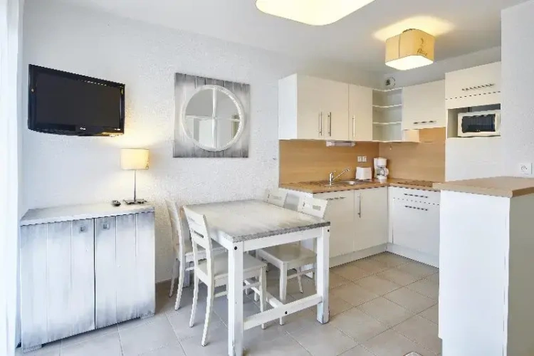 1 Bedroom Quadruple Apartment with balcony