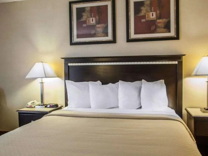 Quality Inn Aurora - Naperville Area