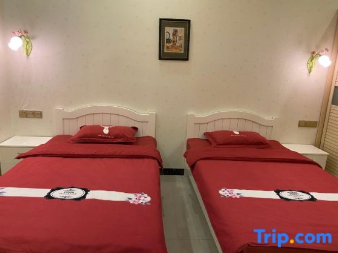 Standard Twin room with garden view